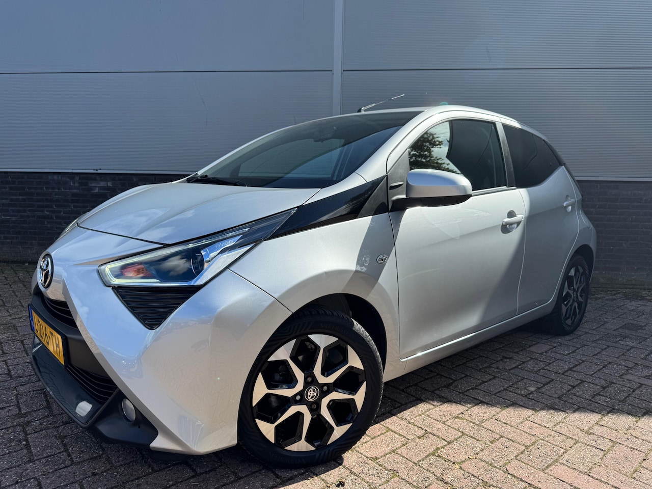 Toyota Aygo - 1.0 VVT-i x-joy 1.0 VVT-i x-joy - AutoWereld.nl