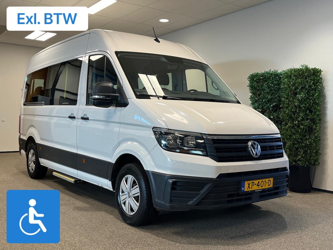 Volkswagen Crafter - L2H2 Rolstoelbus Groepsvervoer 9 pers. (2x rolstoel plekken) - AutoWereld.nl