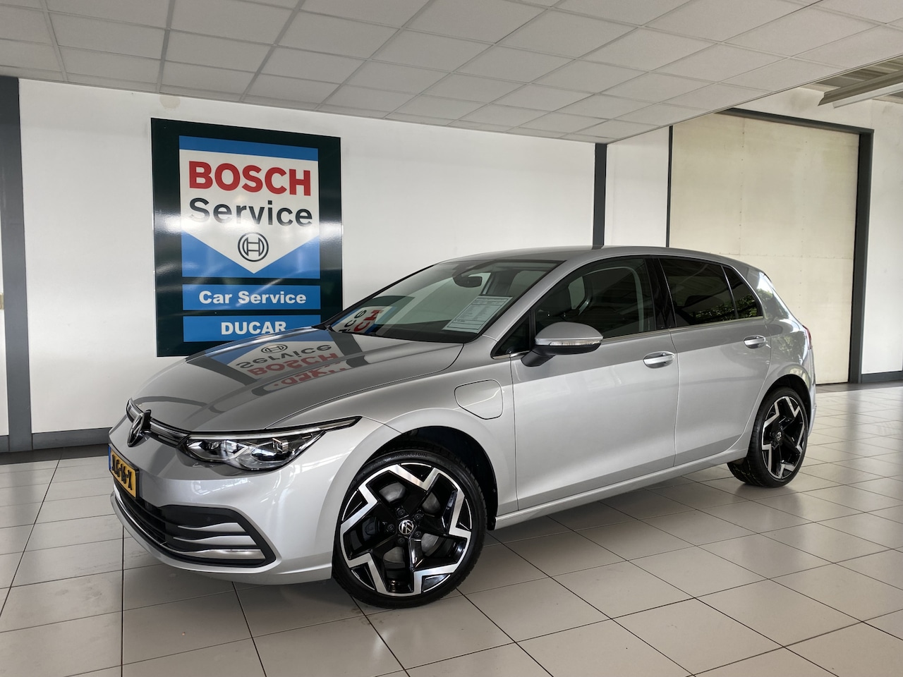 Volkswagen Golf - 1.4 eHybrid Style Carplay / Navigatie / Adapt cruise / Sfeerverlichting - AutoWereld.nl