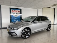 Volkswagen Golf - 1.4 eHybrid Style Carplay / Navigatie / Adapt cruise / Sfeerverlichting