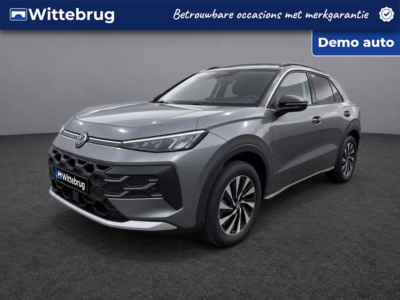 Volkswagen T-Roc - 1.5 eTsi Life First Edition Zwenkbare trekhaak / Dodehoek detectie / Stuur en stoelverwarm - AutoWereld.nl