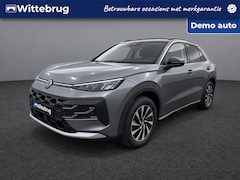 Volkswagen T-Roc - 1.5 eTsi Life First Edition Zwenkbare trekhaak / Dodehoek detectie / Stuur en stoelverwarm