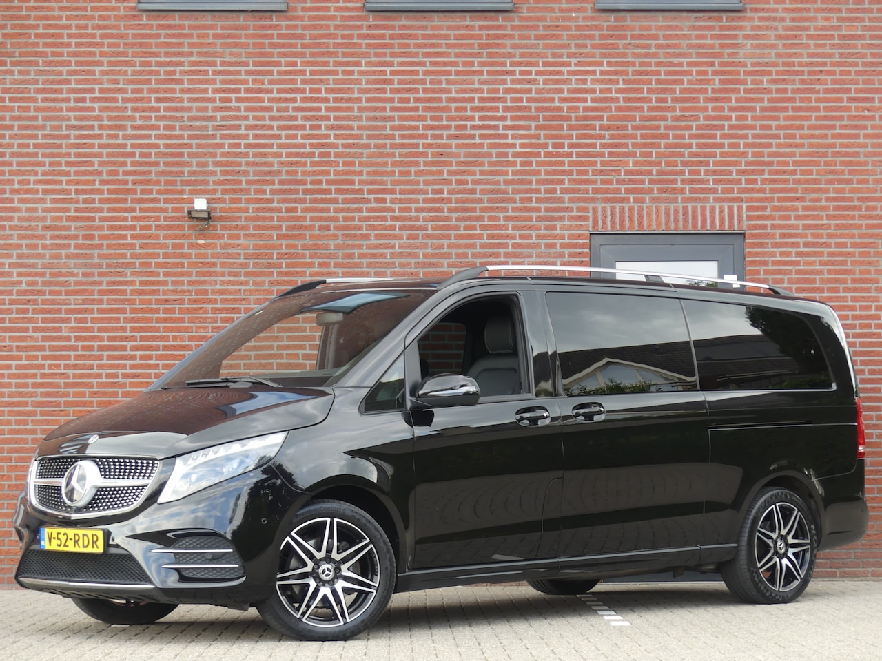 Mercedes-Benz V-klasse - 300d Extra lang AMG 4-Matic Dubbel Cabine Luchtvering/Adaptive cruise - AutoWereld.nl