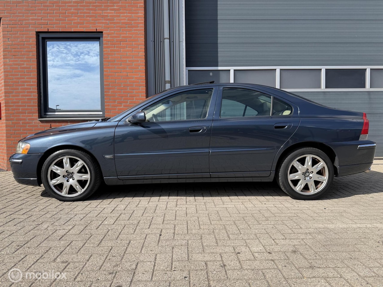Volvo S60 - 2.5T Summum Geartr. Facelift - schuifdak - orig NL - AutoWereld.nl