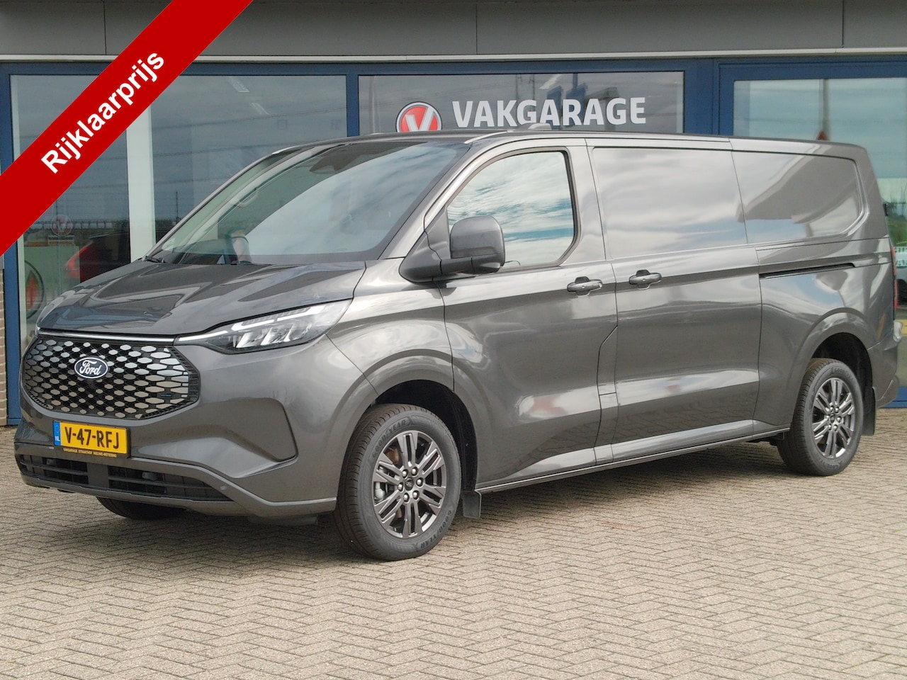 Ford E-Transit Cust. - 340 L2H1 Limited 71 kWh 340 L2H1 Limited 71 kWh, Dubbele schuifdeur / Trekhaak / Carplay + Android Auto / 360 Came - AutoWereld.nl