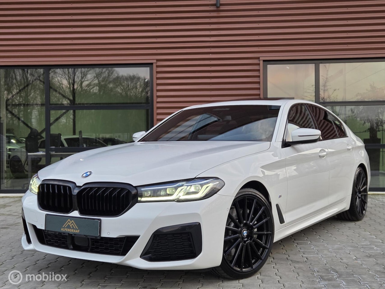 BMW 5-serie - 530d Business Edition Plus M-Sport | Laser|Keyless|Open dak|Keyless|Camera|HUD|ACC|Stoel v - AutoWereld.nl