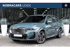 BMW iX1 - eDrive20 M Sport / Sportstoelen / Comfort Access / Achteruitrijcamera / Adaptieve LED / Ge