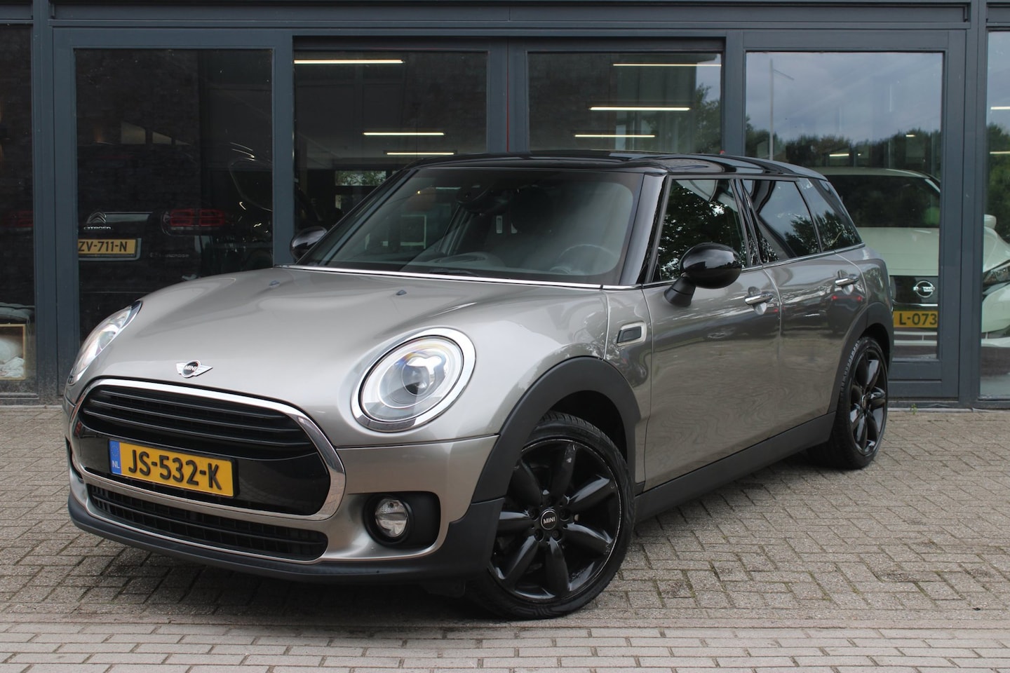 MINI Clubman - 1.5 Cooper | Telefoonvoorbereiding | Cruise control | All-Season | Parkeersensoren | - AutoWereld.nl