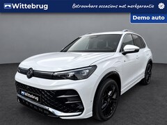 Volkswagen Tiguan - 1.5 eHybrid R-Line Edition DSG Automaat Trekhaak inklapbaar / 20" York velgen / Assistance