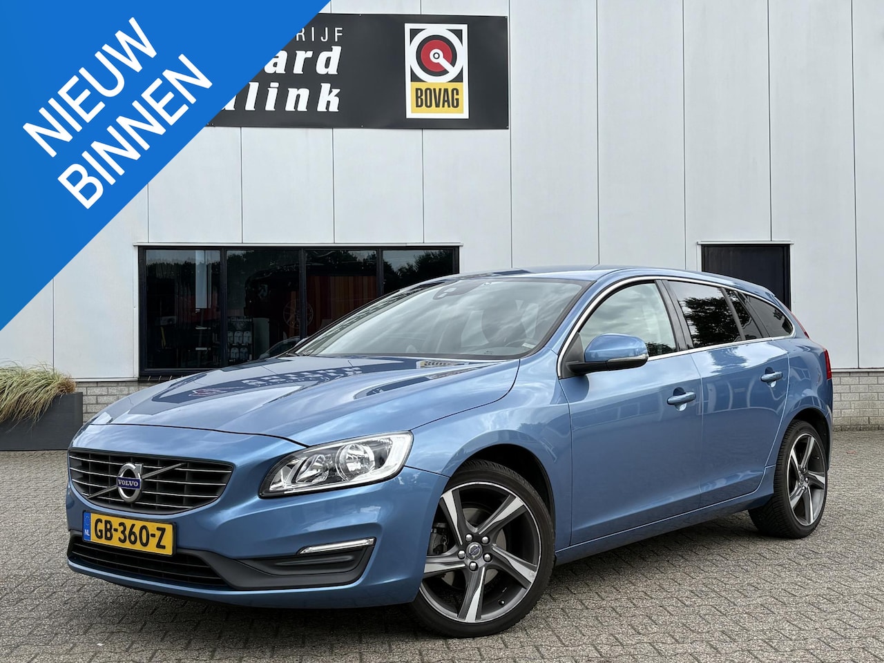 Volvo V60 - 1.6 T3 Momentum EX BPM EXPORT NAV CRUISE TREKHAAK - AutoWereld.nl