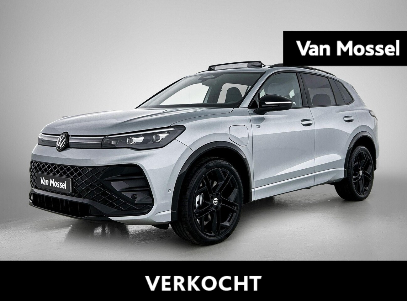 Volkswagen Tiguan - 1.5 eHybrid R-Line Edition 204 PK | SoH 100%| Trekhaak | Black Style | Panoramadak | Camer - AutoWereld.nl
