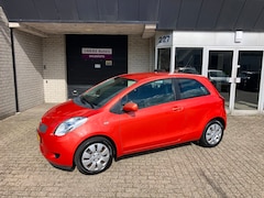 Toyota Yaris - 1.3 VVTi Sol MMT / AUTOMAAT / AIRCO / APK MAART 2027 / METALLIC