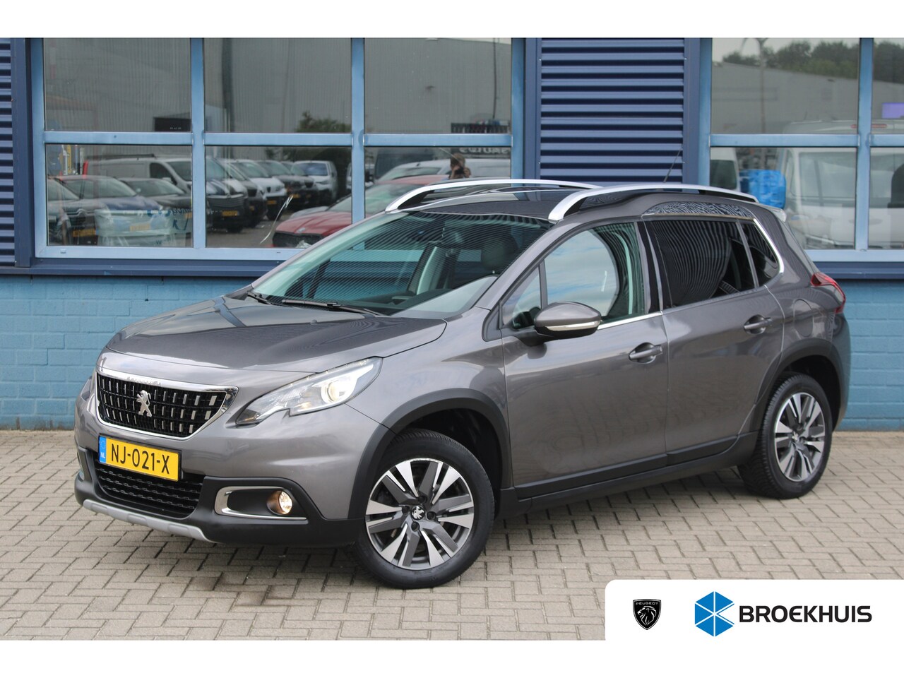 Peugeot 2008 - 1.2 PureTech Allure Trekhaak | Parkeersensoren | Navigatie | Climate Control - AutoWereld.nl