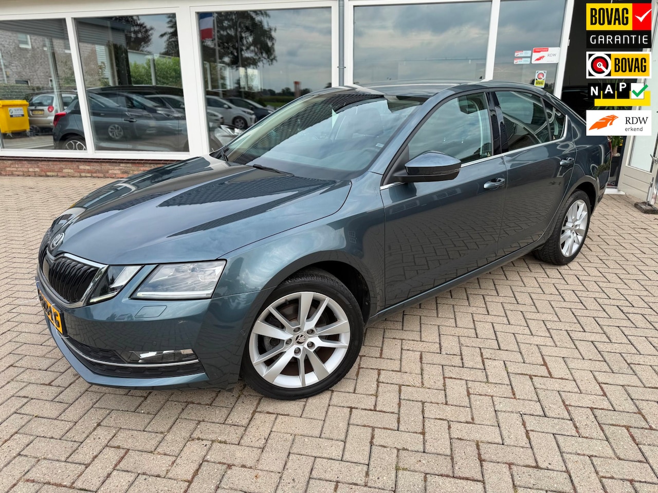 Skoda Octavia - 1.0 TSI Greentech Business Edition/ parkassist/ Wifi/ Keyless/ Carplay - AutoWereld.nl