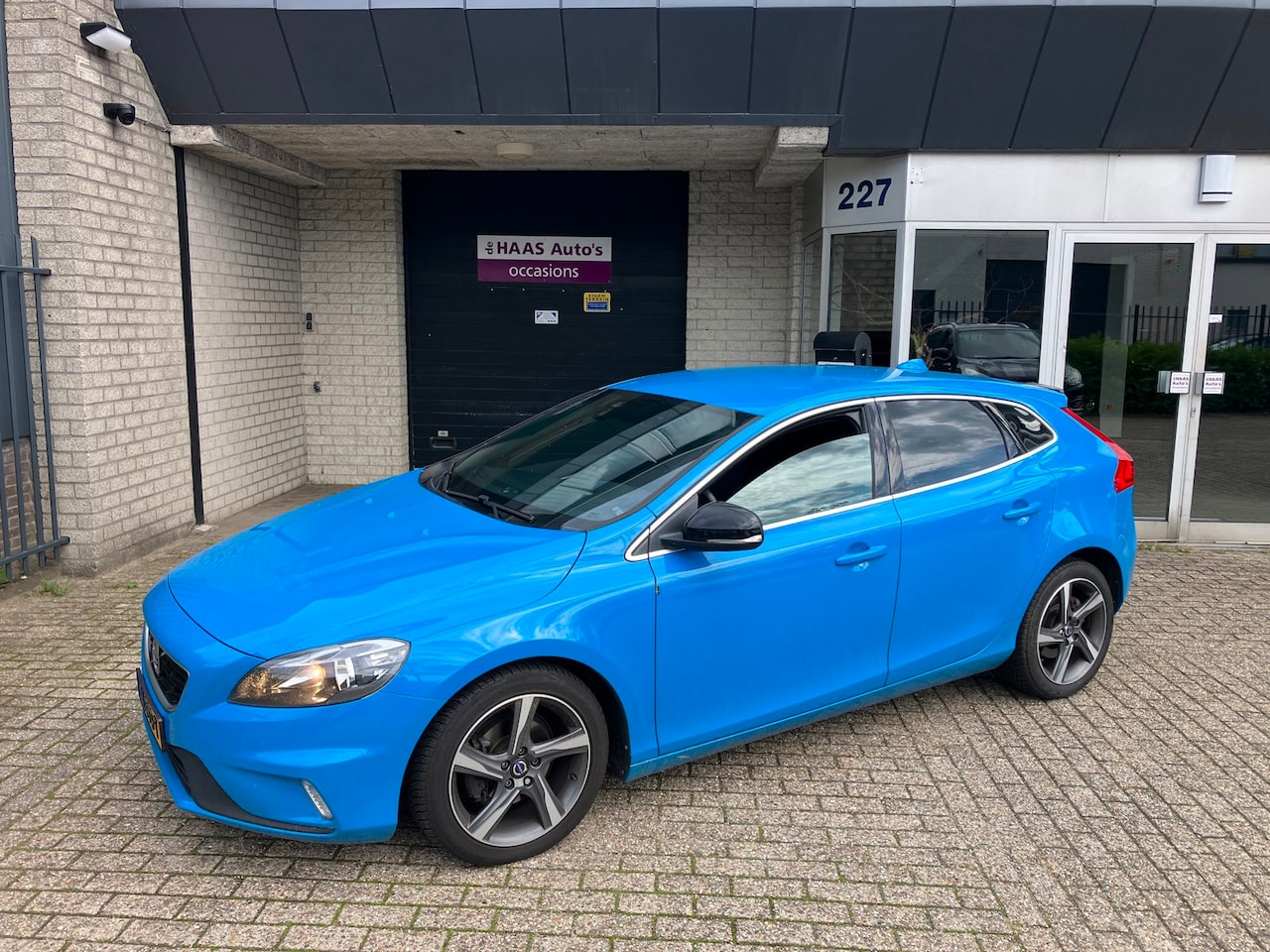 Volvo V40 - 2.0 D2 R-Design Business / NAVI / CLIMA / REBELBLUE / MELDING PDF - AutoWereld.nl