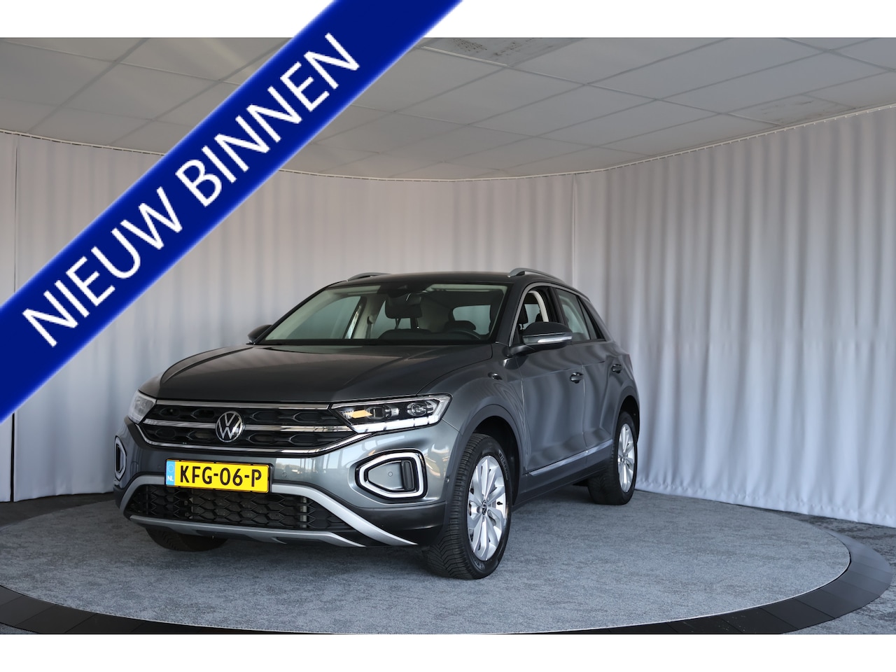 Volkswagen T-Roc - 1.5 TSI Life Business 1.5 TSI Life Business, Keyless, ACC, IQlight, Trekhaak - AutoWereld.nl