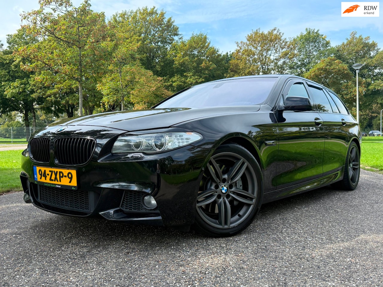 BMW 5-serie Touring - 530d High Executive | M-Pakket | Soft-Close | 360 Camera | Leer | - AutoWereld.nl