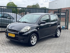Daihatsu Sirion 2 - 1.0-12V Premium 5 deurs, apk 9-2027