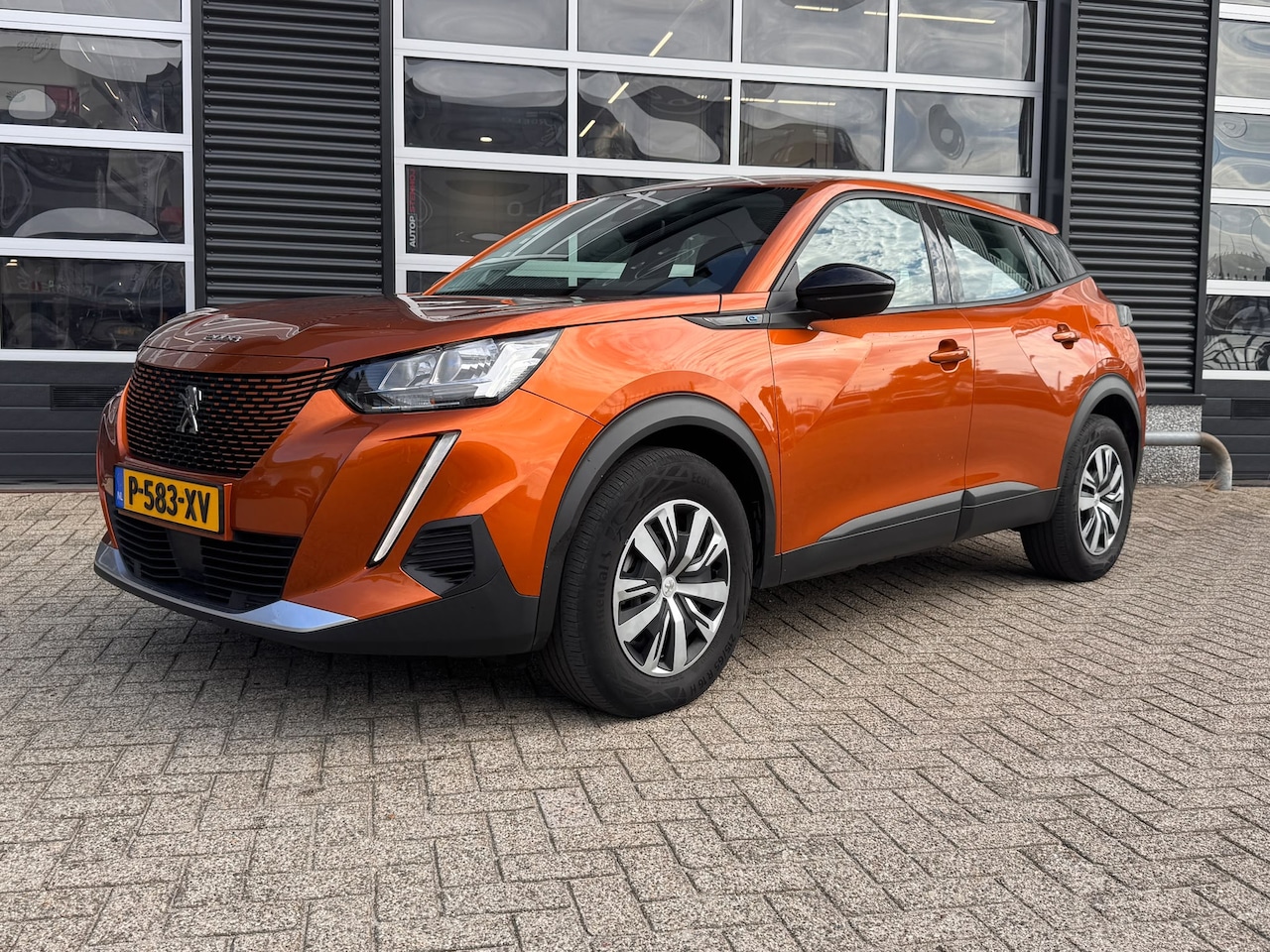Peugeot e-2008 - EV Active 50 kWh | Achteruitrijcamera | Airco (automatisch) | Apple Carplay/Android Auto|t - AutoWereld.nl