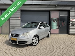 Volkswagen Polo - 1.4-16V CARPLAY AIRCO DBRIEM NETTE STAAT
