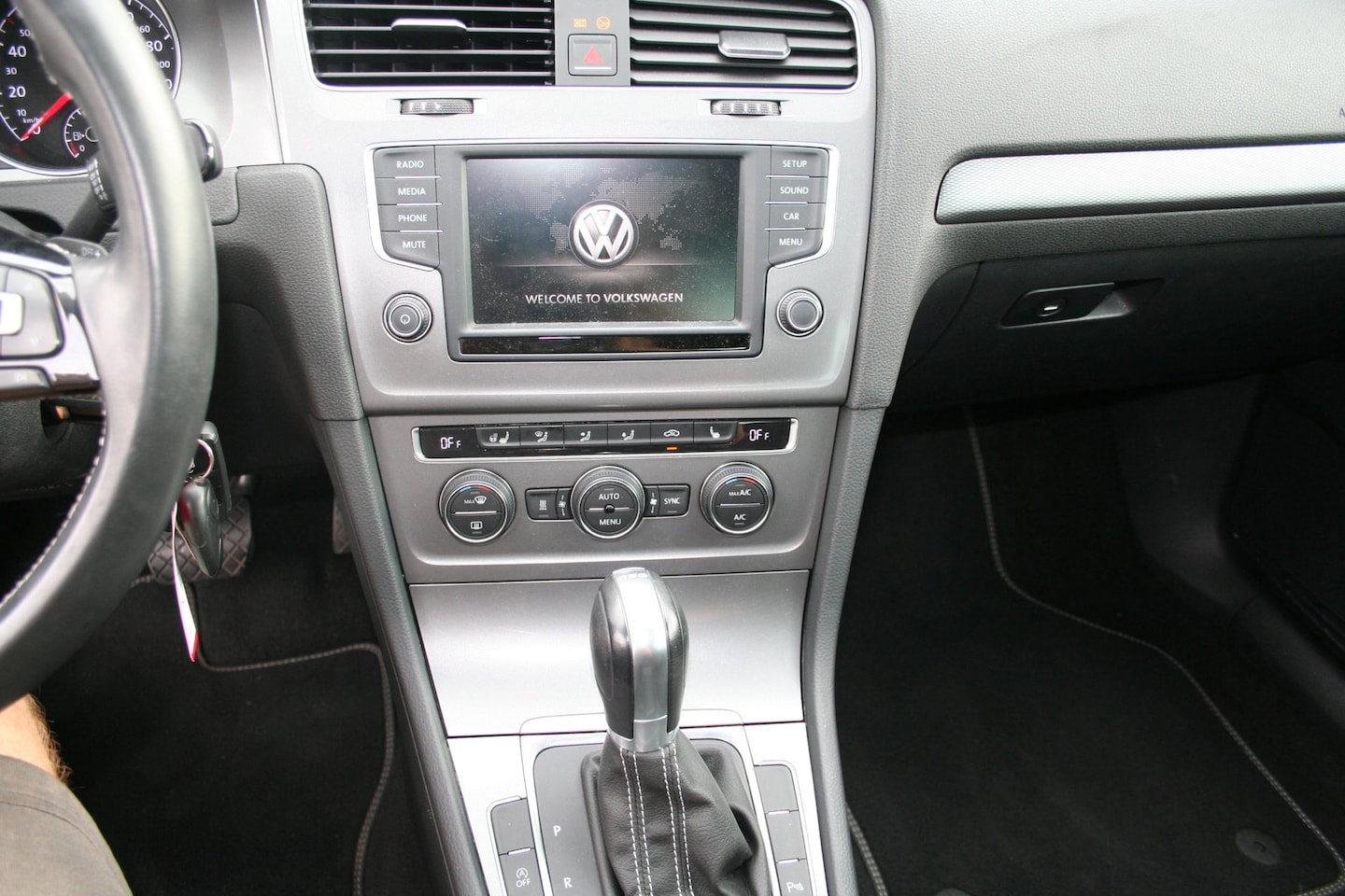 Volkswagen Golf - 1.4 TSI lounge