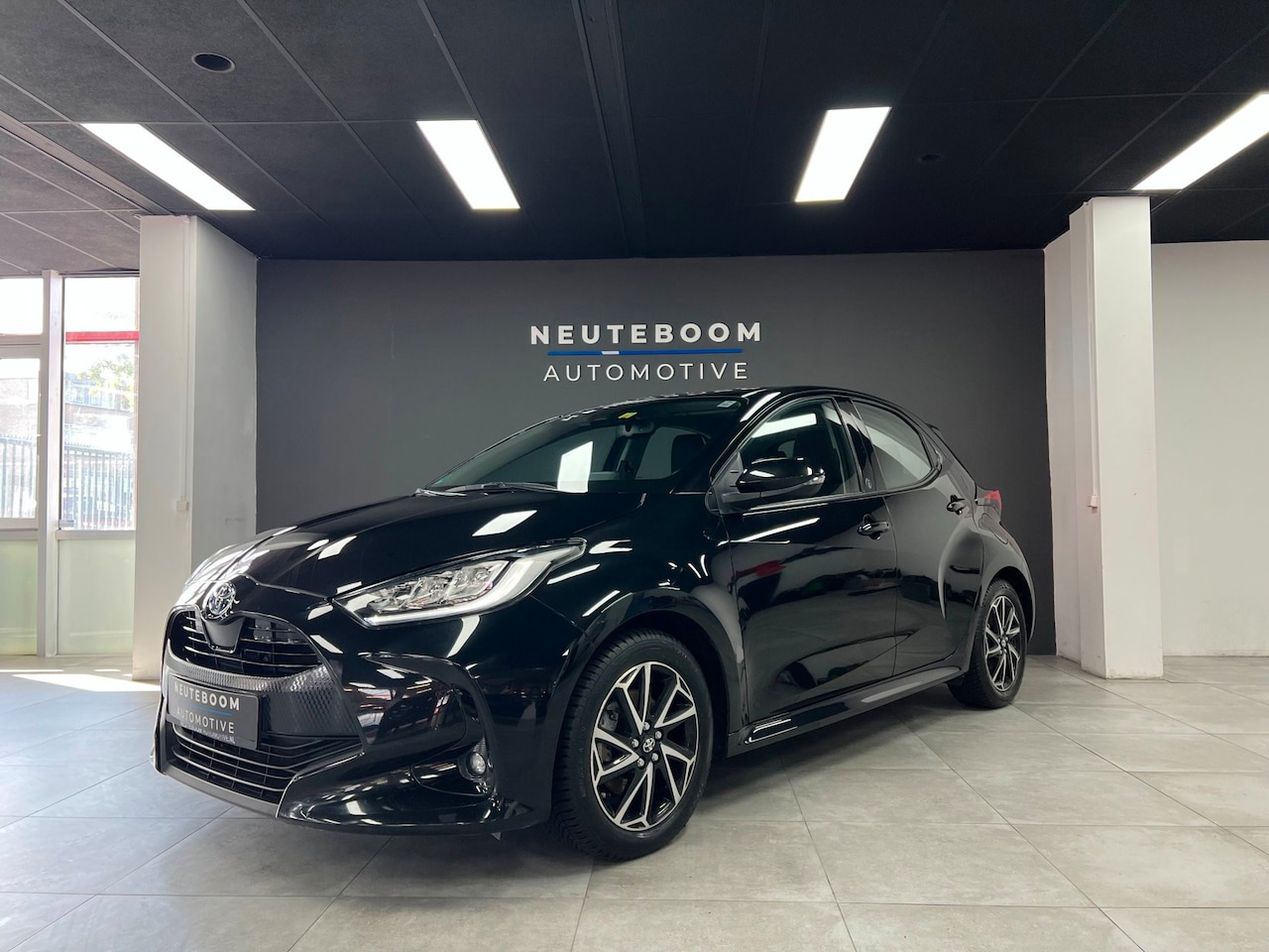 Toyota Yaris - 1.5 Hybrid Dynamic | Carplay | Cam | Keyless| - AutoWereld.nl