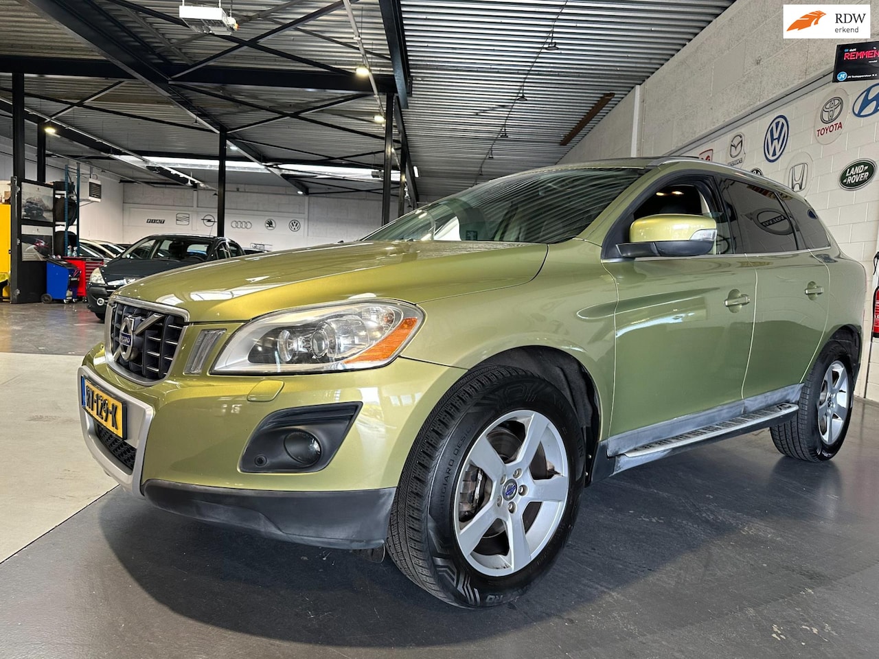 Volvo XC60 - 3.0 T6 AWD Summum/Panoramadak/Dealer onderhouden - AutoWereld.nl