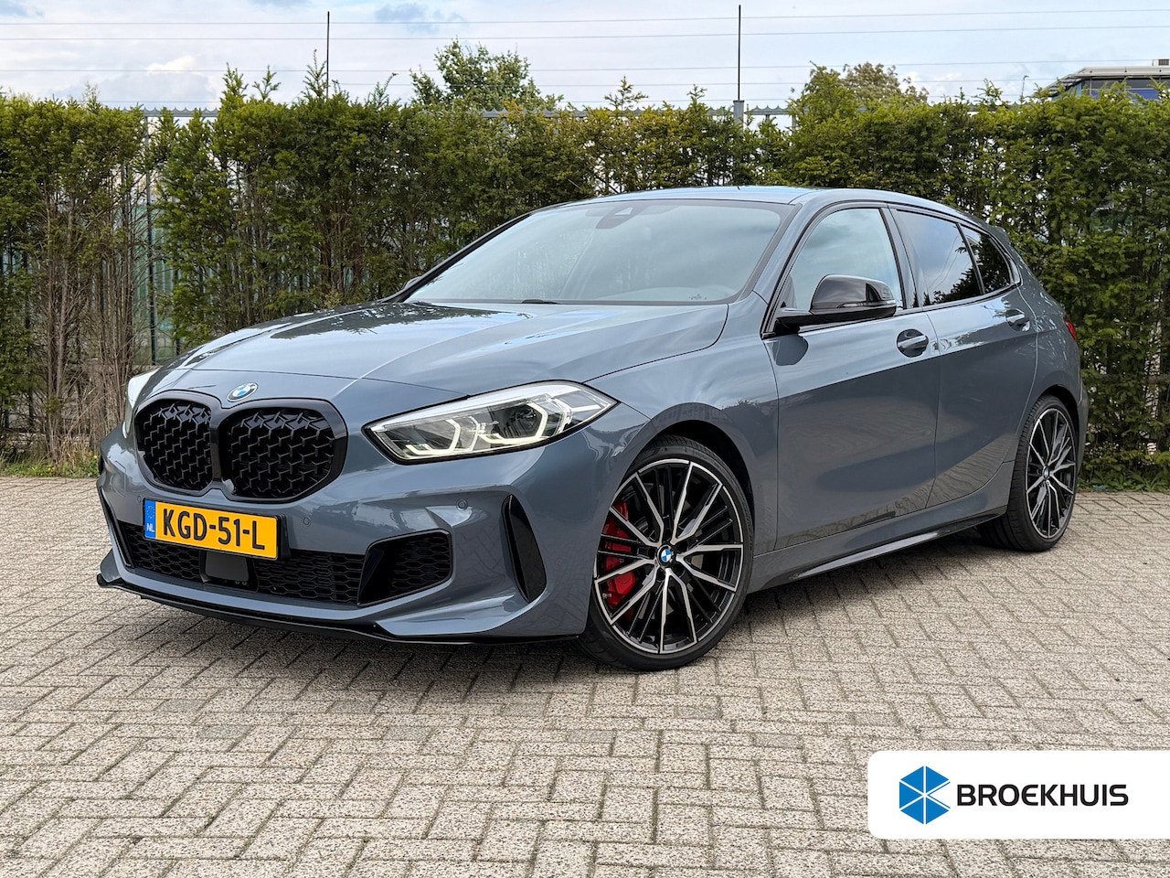 BMW 1-serie - M135i xDrive Executive | Cruise Control | Kuipstoelen | Stoelverwarming | HiFi Audio | Car - AutoWereld.nl