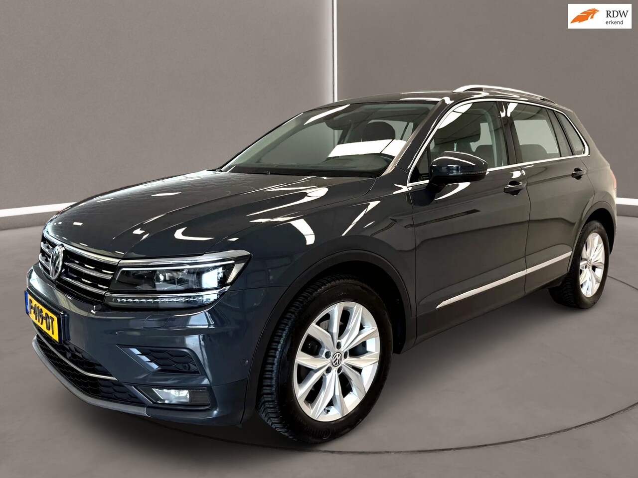 Volkswagen Tiguan - 2.0 TDI Highline Business R 150 Pk Automaat Airco Navi Nap 1e Eig. Export. - AutoWereld.nl
