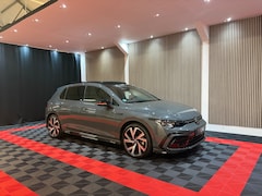 Volkswagen Golf - 1.5 eTSI R-Line Business Pano Camera Matrix-LED Virtual ACC