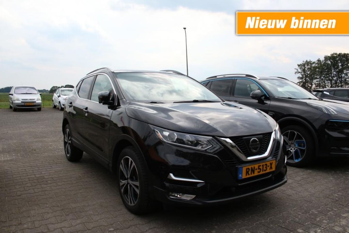 Nissan Qashqai - 1.2 N-Connecta 1.2 N-Connecta, Pano. dak, Trekhaak, PDC, Camera, Lichtmetalen velgen - AutoWereld.nl