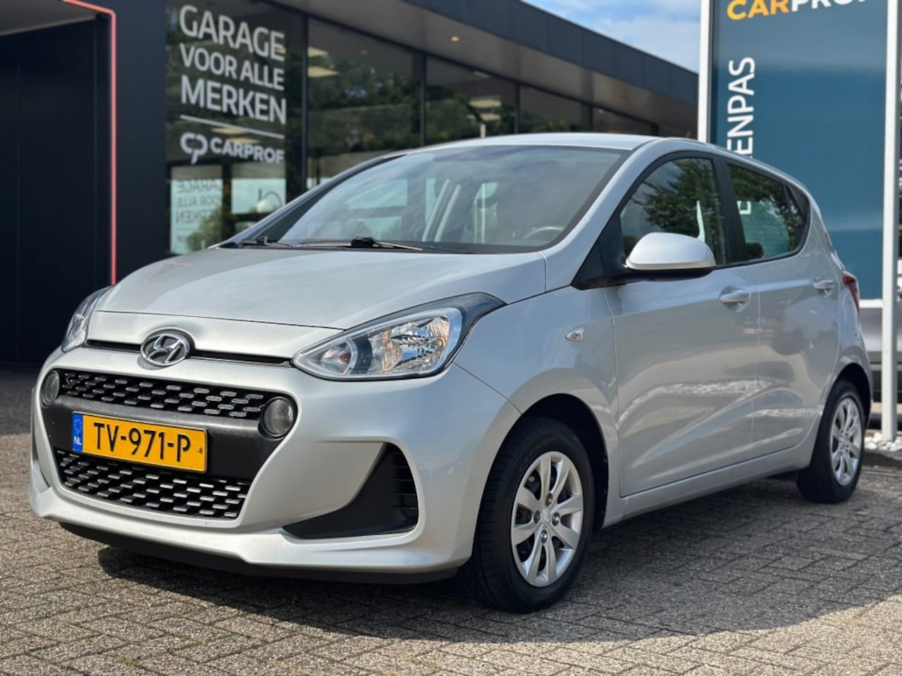 Hyundai i10 - 1.0I Comfort '' Infotainmentsystem - USB - CC - Elektrische ramen '' - AutoWereld.nl