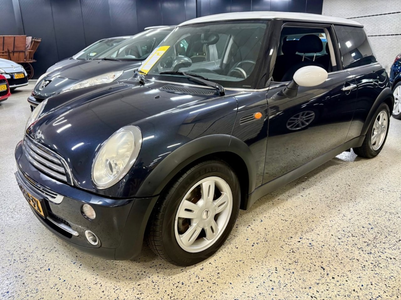 MINI Cooper - 1.6 COOPER PEPPER / AIRCO / CRUISE / CV / ZWART / WIT DAK - AutoWereld.nl