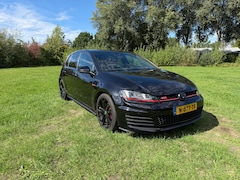 Volkswagen Golf - 2.0 TSI GTI