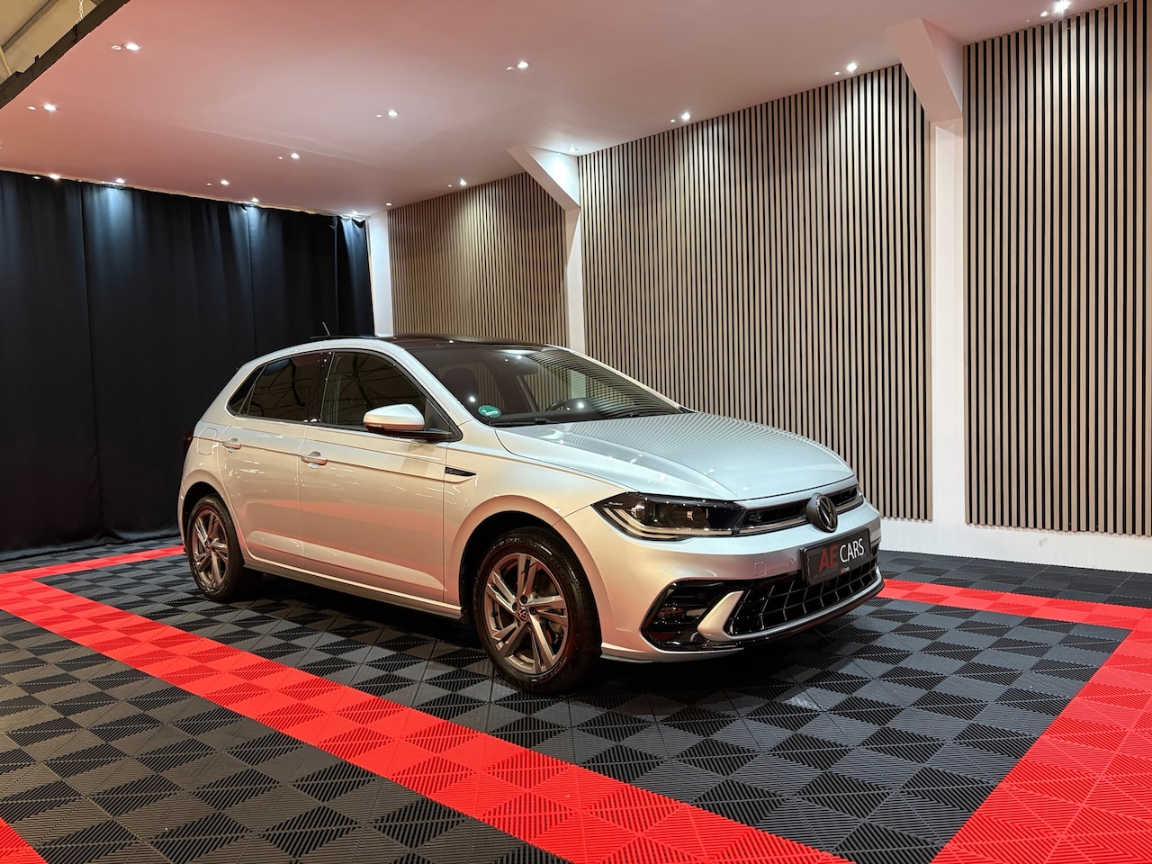 Volkswagen Polo - 1.0 TSI R-Line Business Pano Navi Led IQ Lights Camera - AutoWereld.nl