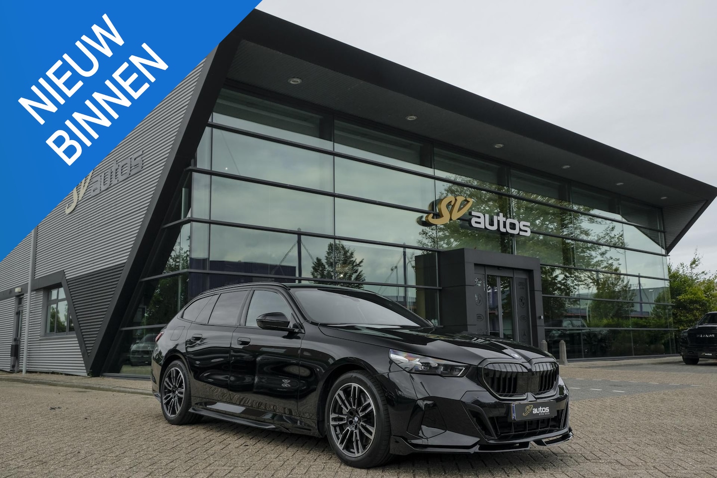 BMW 5-serie Touring - 550e 490pk M-sport xDrive Panoramadak *BTW* Bowers&Wilkins Trekhaak Head-up M-perfomance l - AutoWereld.nl