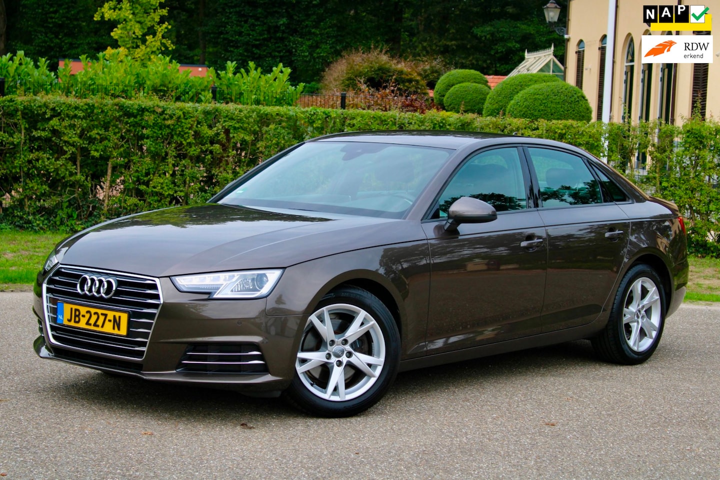 Audi A4 Limousine - 2.0 TFSI ultra Pro Line|automaat|sfeerverlichting - AutoWereld.nl