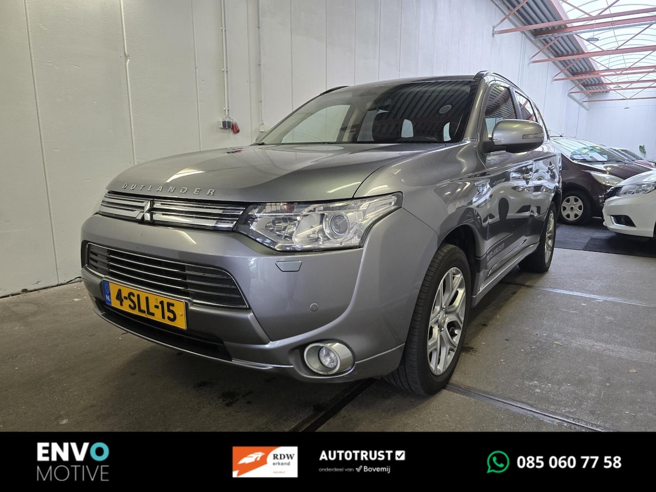 Mitsubishi Outlander - 2.0 PHEV Instyle 4WD/Pano/Navi/Trekhaak - AutoWereld.nl