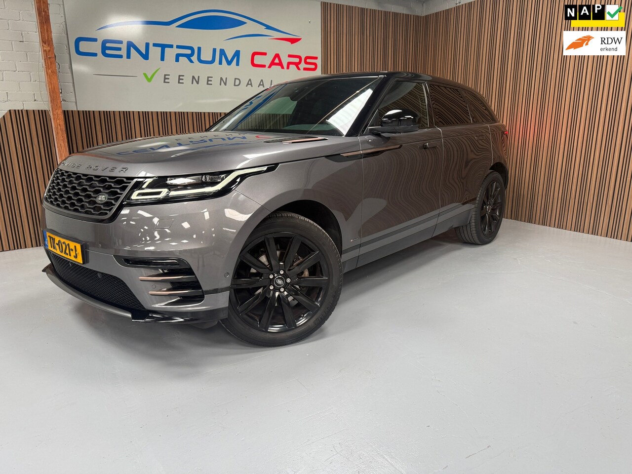 Land Rover Range Rover Velar - 2.0 I4 Turbo R-Dynamic, Nette auto, storingsvrij, Pano, vol - AutoWereld.nl
