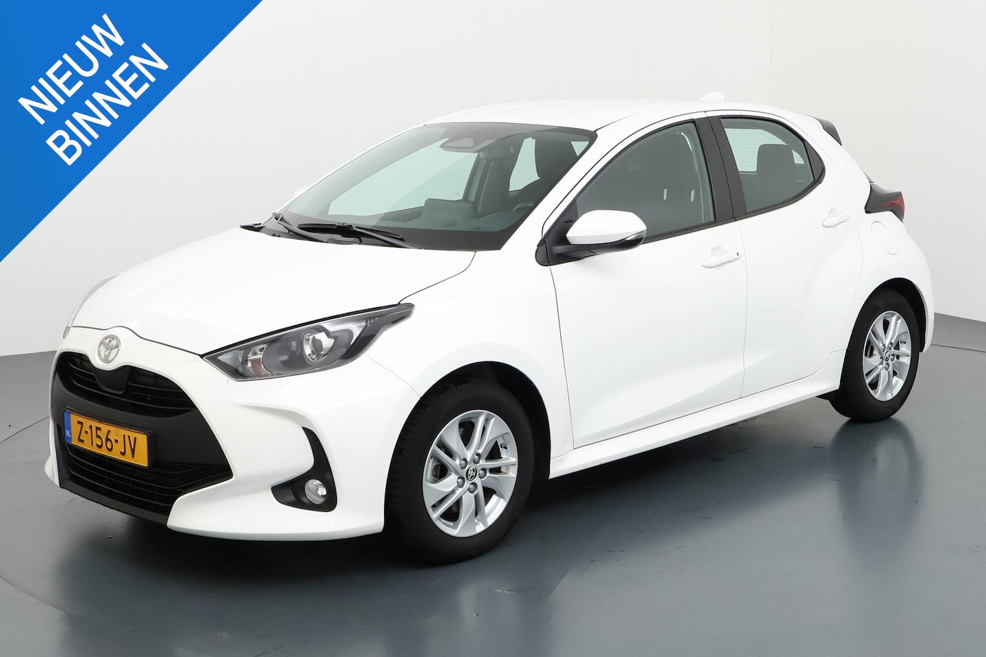 Toyota Yaris - 1.5 HYBRID 115 ACTIVE I AUTOMAAT I APPLE CARPLAY I P-CAMERA I ADAPTIVE CRUISE CONTROL - AutoWereld.nl