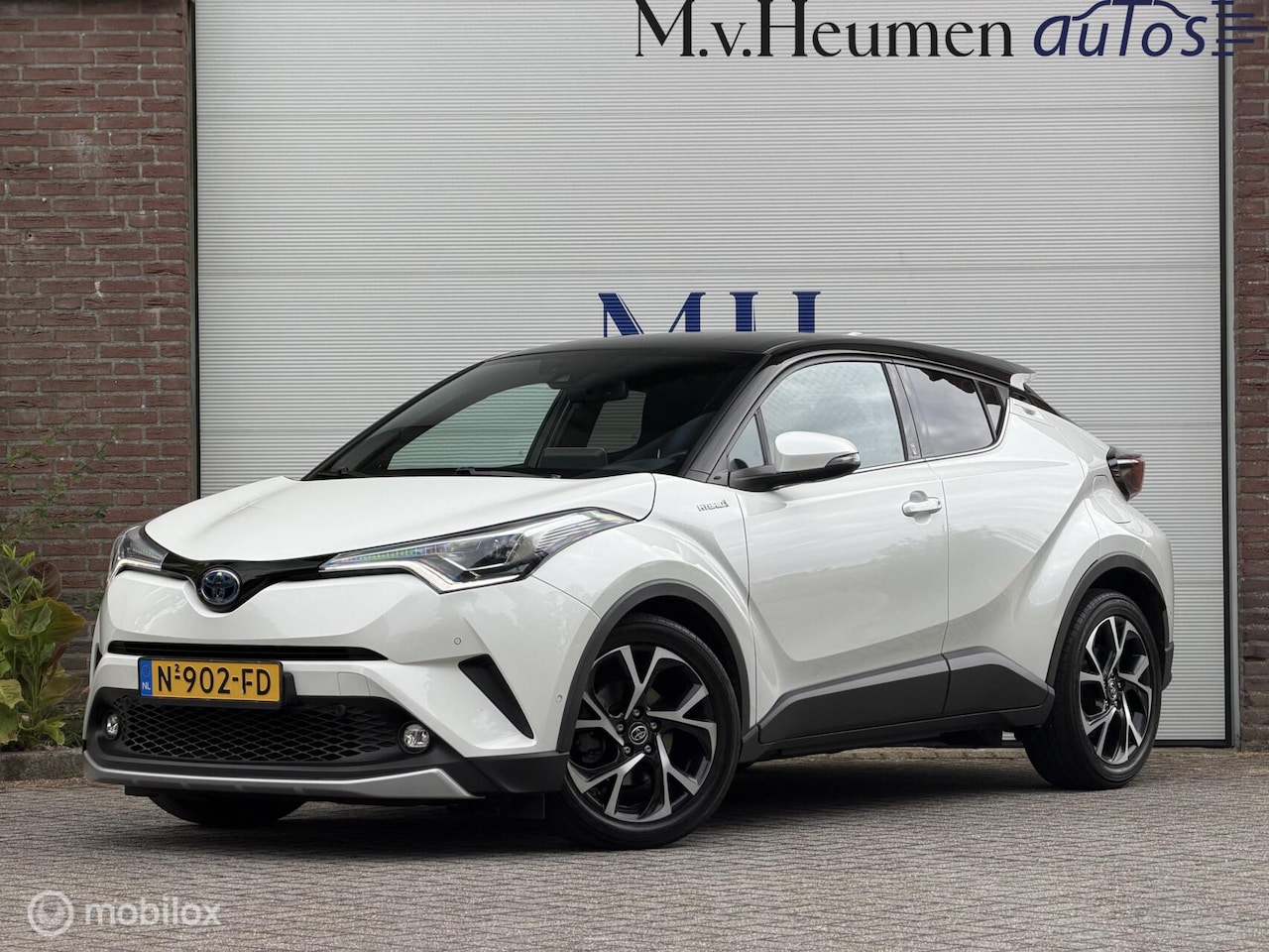 Toyota C-HR - 1.8 Hybrid Executive Ultimate CarPlay Stoel/Stuurverwarming Camera Keyless - AutoWereld.nl