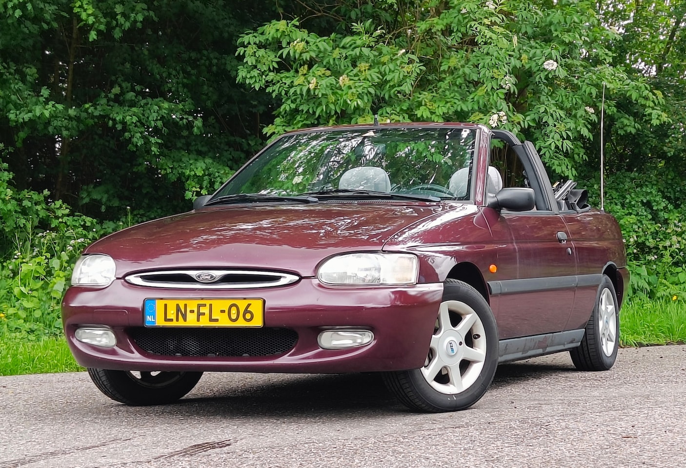 Ford Escort Cabrio - 1.6 CLX | APK 11-07-2027 | Youngtimer - AutoWereld.nl