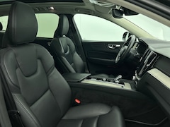 Volvo XC60 - 2.0 T8 Twin Engine AWD Momentum Pro | Trekhaak | Leder | Clima | 12 maanden BOVAG |