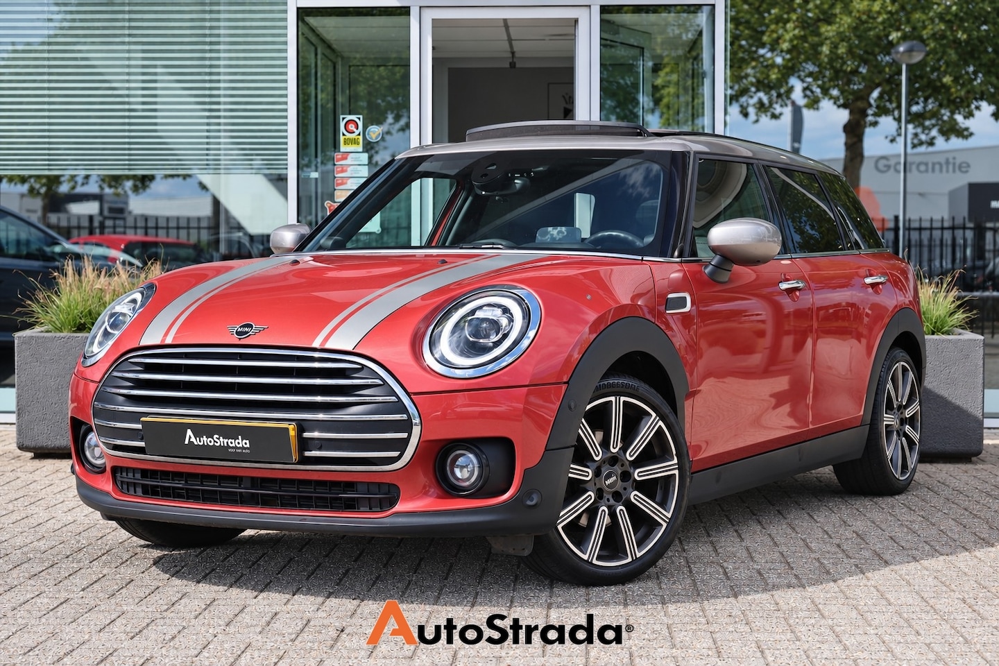 MINI Clubman - Mini (f54) 1.5 Chili AUT I Pano I Harman Kardon I Leder I Head-up I LED - AutoWereld.nl