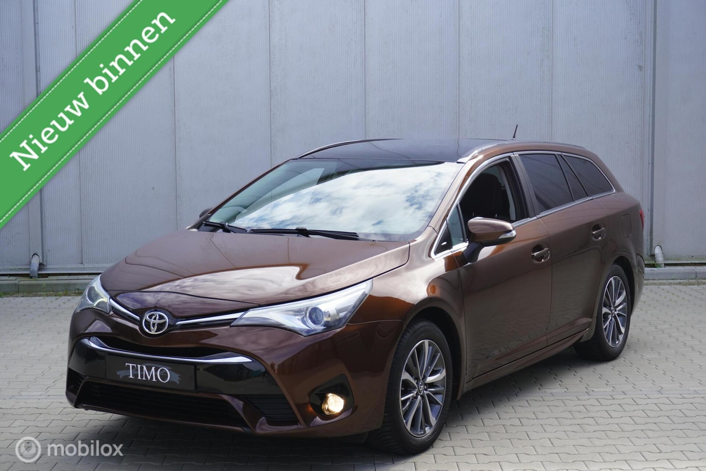 Toyota Avensis Touring Sports - Automaat 1.8 VVT-i Dynamic - AutoWereld.nl
