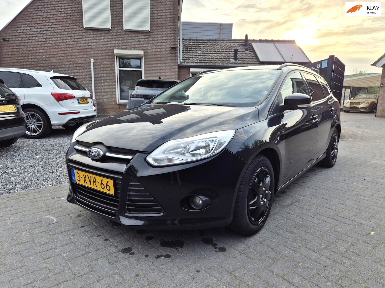 Ford Focus Wagon - 1.0 EcoBoost Titanium Inruiler ( cilinder 3 overslag ) - AutoWereld.nl