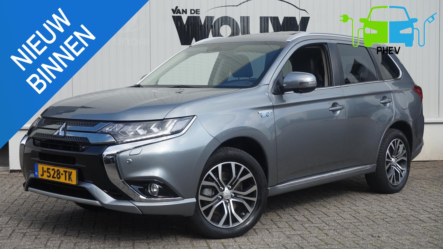 Mitsubishi Outlander - 2.4 PHEV Intense+ Afn. Trekhaak | Elekr Achterklep | Schuif-Kanteldak | PDC V+A | Camera | - AutoWereld.nl