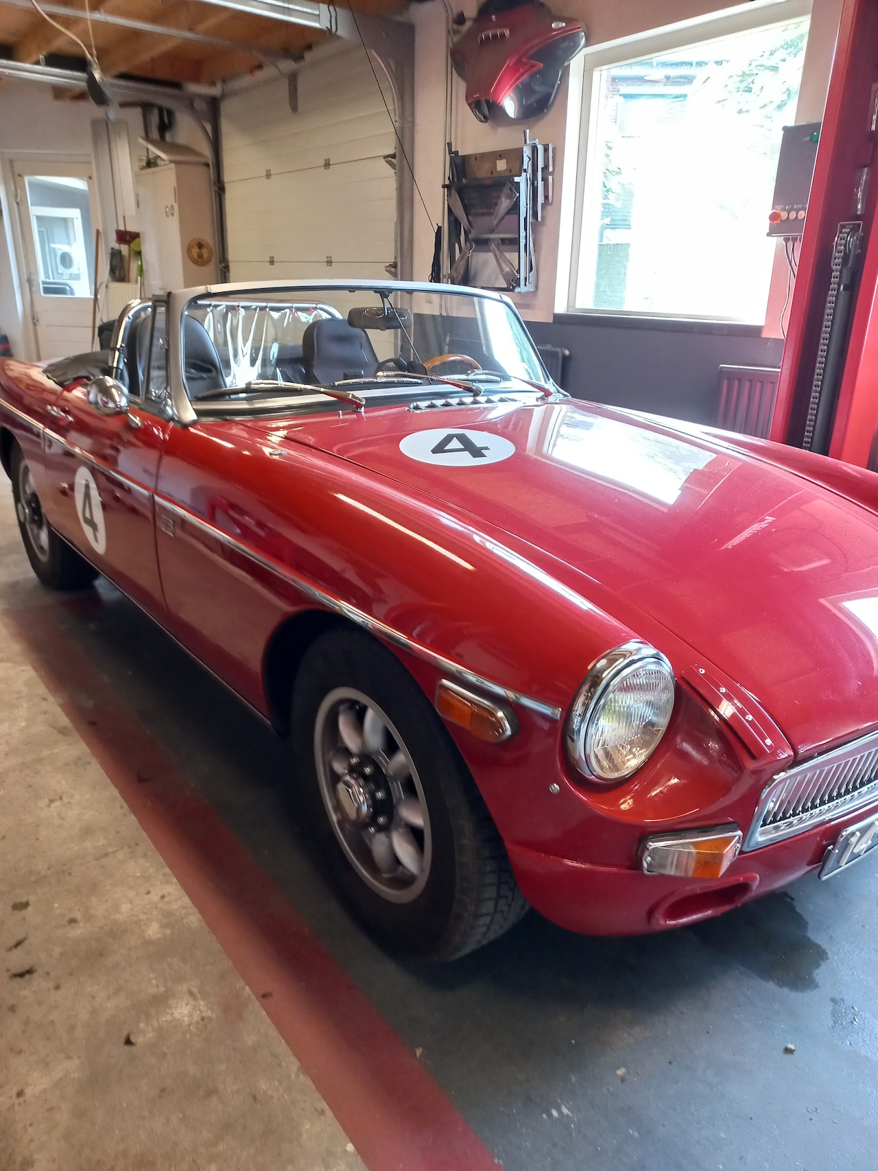 MG B type - 1.8 Roadster - AutoWereld.nl