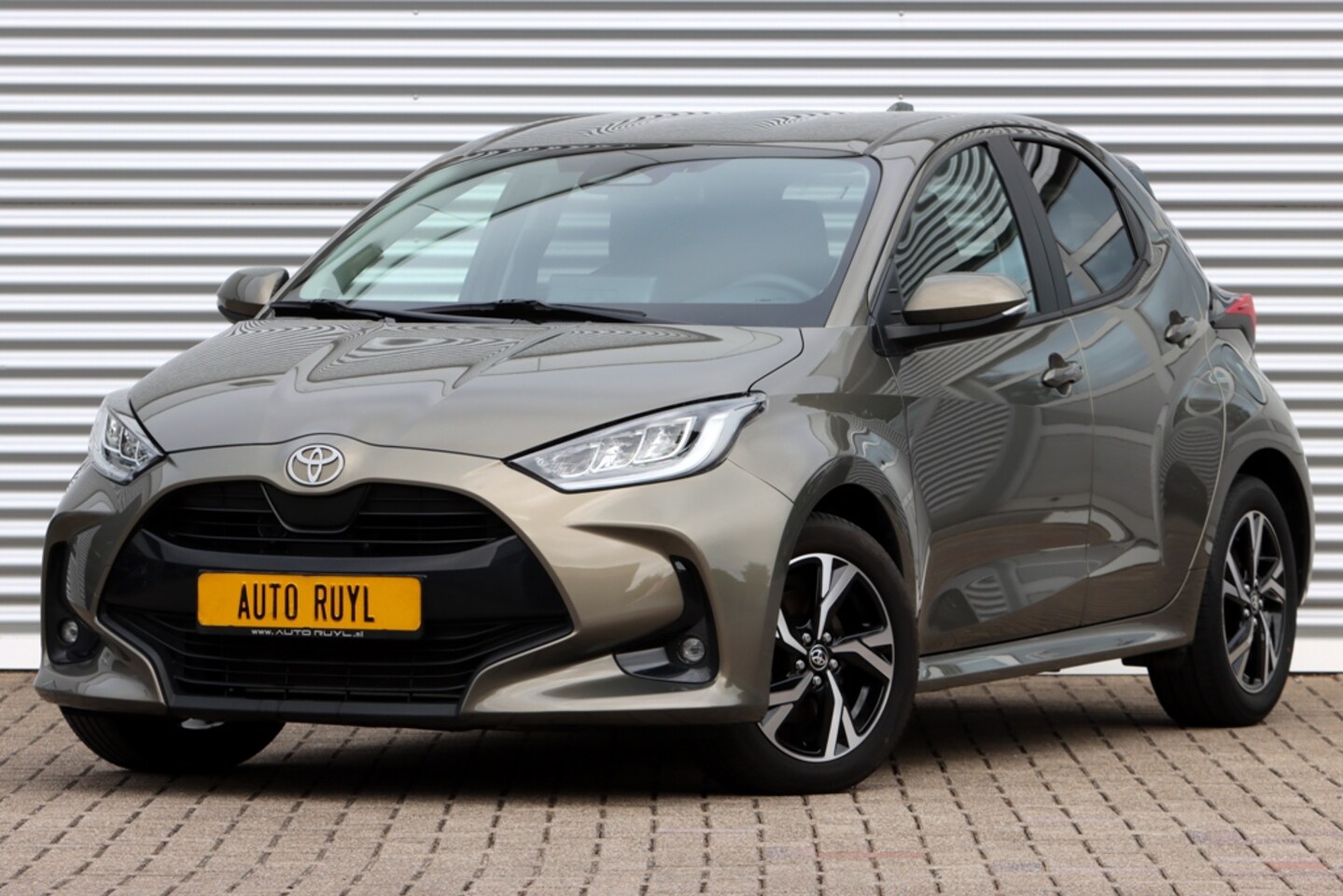 Toyota Yaris - 1.5 Hybrid 115 Dynamic Navi / Carplay - AutoWereld.nl