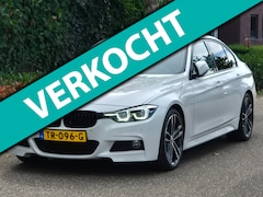 BMW 3-serie - 320i Sport Ed Pano CarPlay H&K virtual dash GR Navi Elk. Trekhaak Camera Dode Hoek waarsch